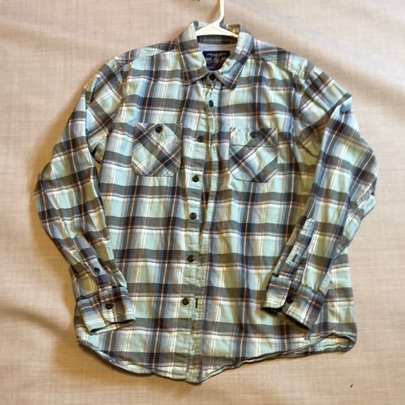 American Eagle outfitters size medium green, gray blue button up flannel - Picture 4 of 9